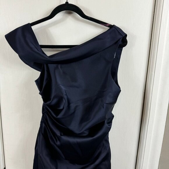 Lavish Alice pleated one shoulder bonded satin midi dress in navy - Picture 5 of 9